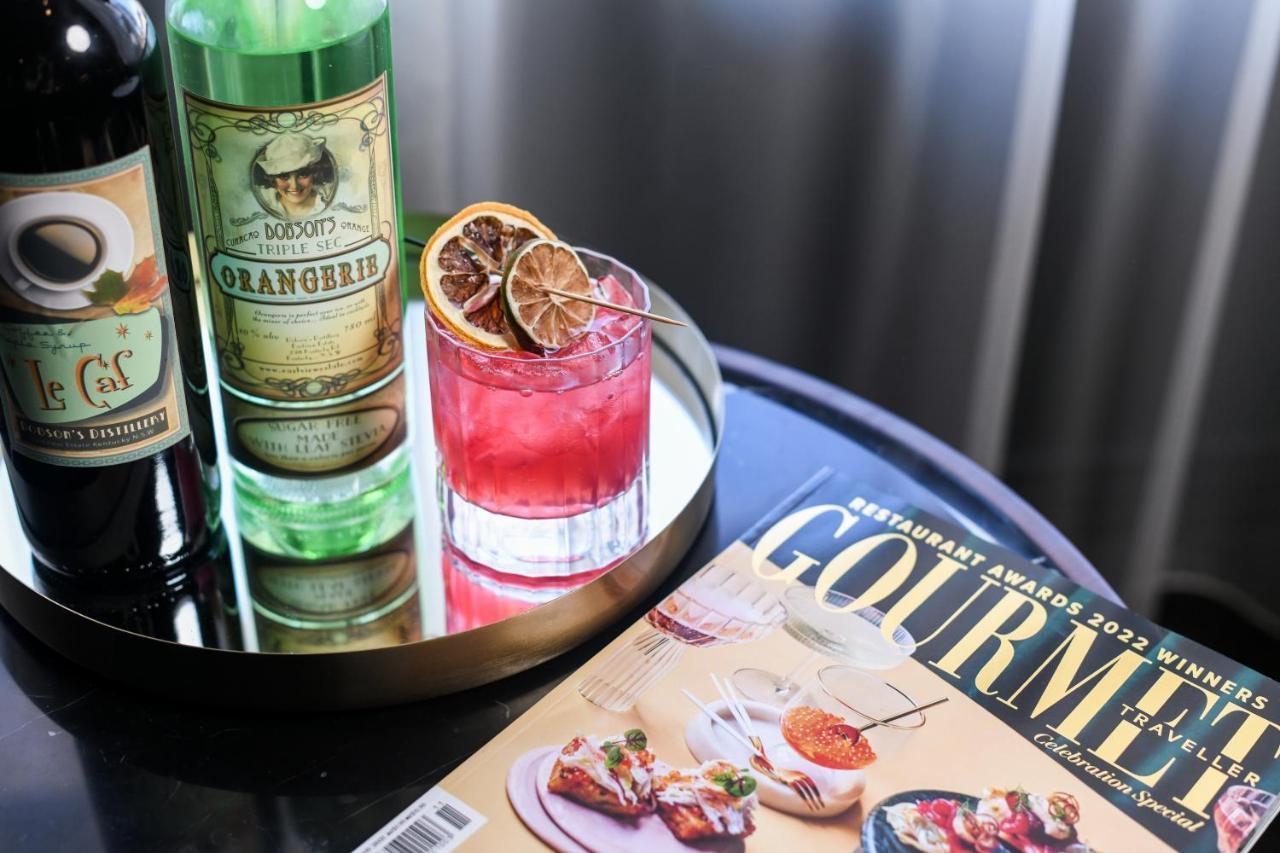 Powerhouse Hotel Tamworth By Rydges Eksteriør bilde A cocktail with a bottle of Orangette