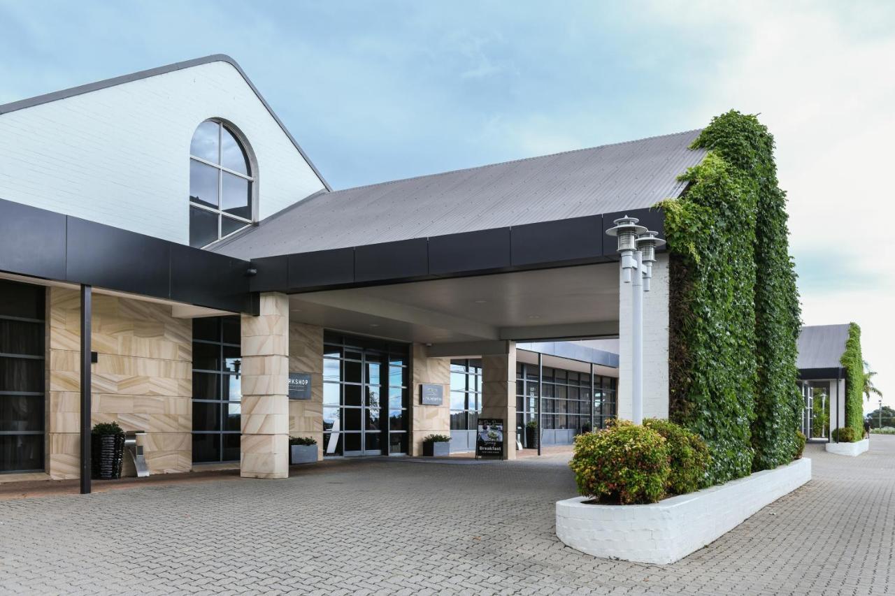 Powerhouse Hotel Tamworth By Rydges Eksteriør bilde The entrance to the hotel