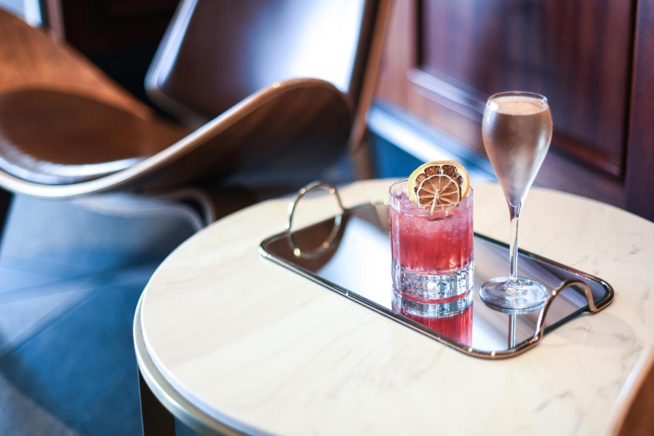 Powerhouse Hotel Tamworth By Rydges Eksteriør bilde A Pink Lady cocktail