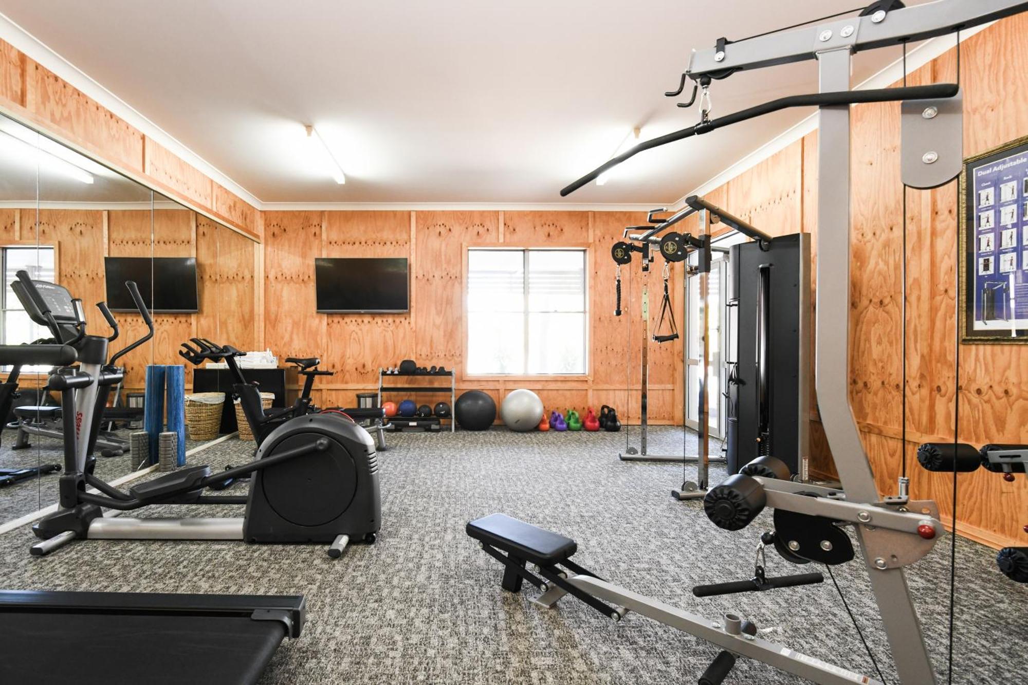 Powerhouse Hotel Tamworth By Rydges Eksteriør bilde The gym at the 2016 Olympic Village