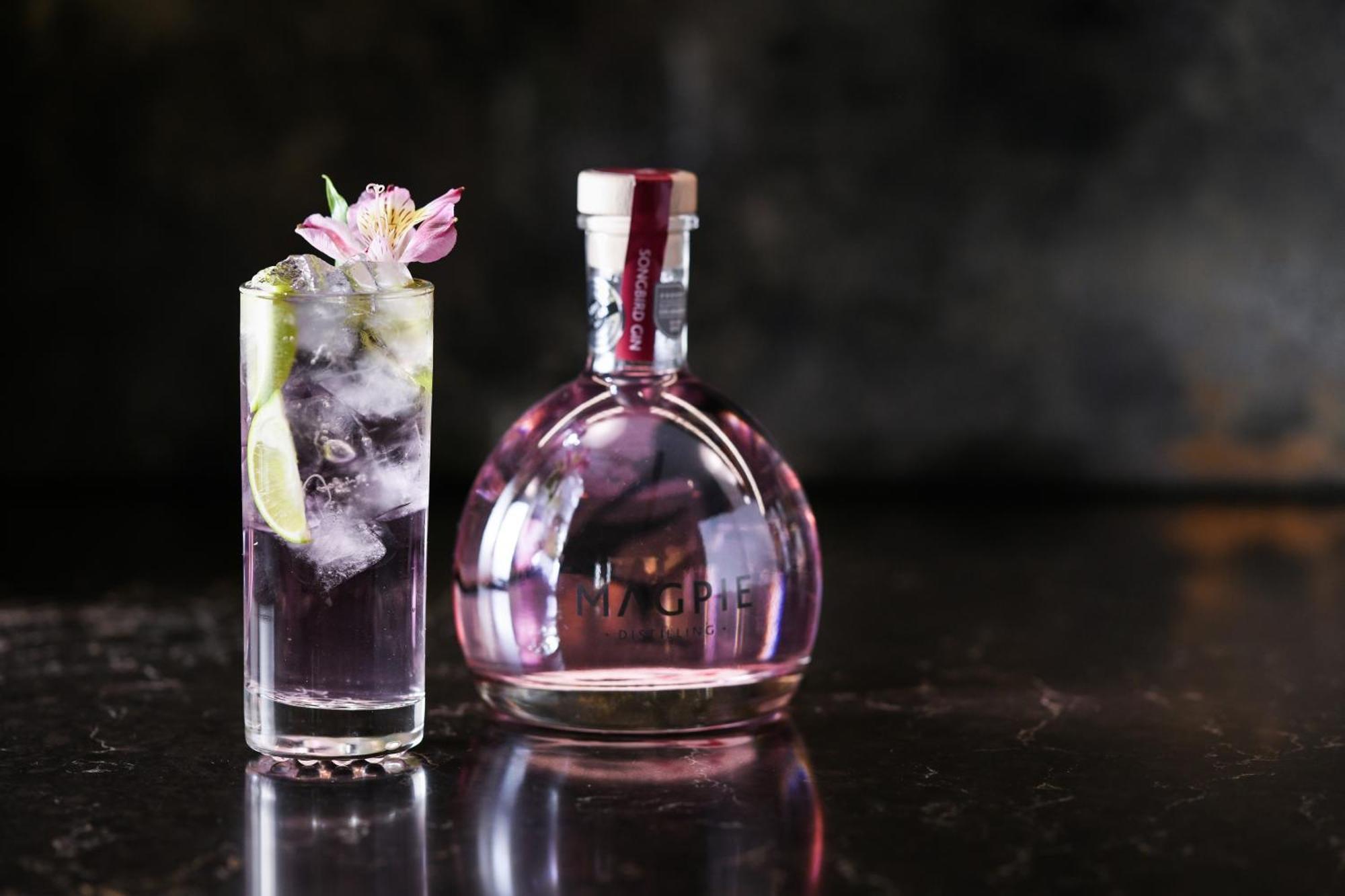 Powerhouse Hotel Tamworth By Rydges Eksteriør bilde A bottle of Pink Gin
