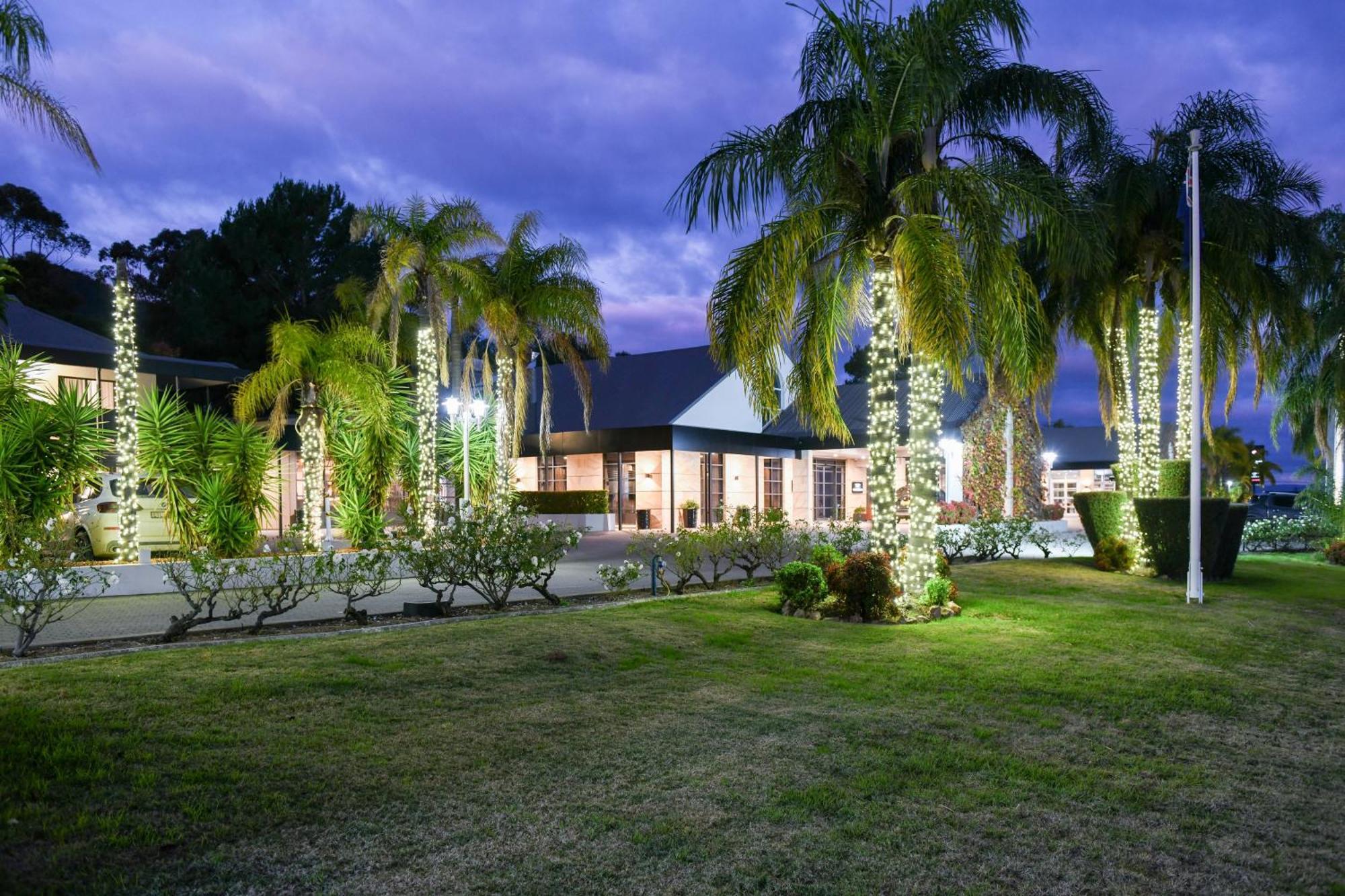Powerhouse Hotel Tamworth By Rydges Eksteriør bilde The clubhouse at the Royal Pines Resort