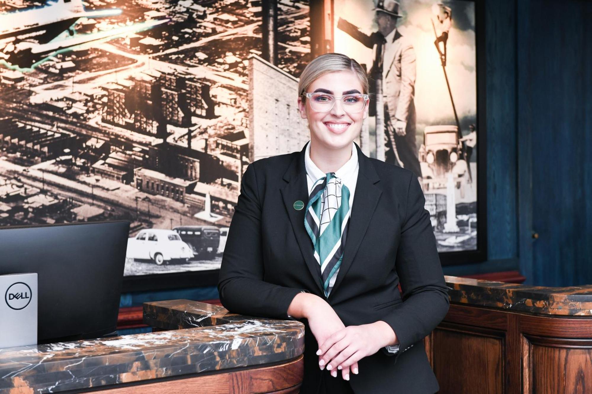 Powerhouse Hotel Tamworth By Rydges Eksteriør bilde A concierge at the Mandarin Oriental, Munich